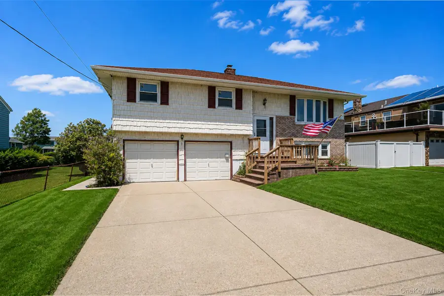 8 Wilson Place, Lindenhurst, NY 11757 - #3