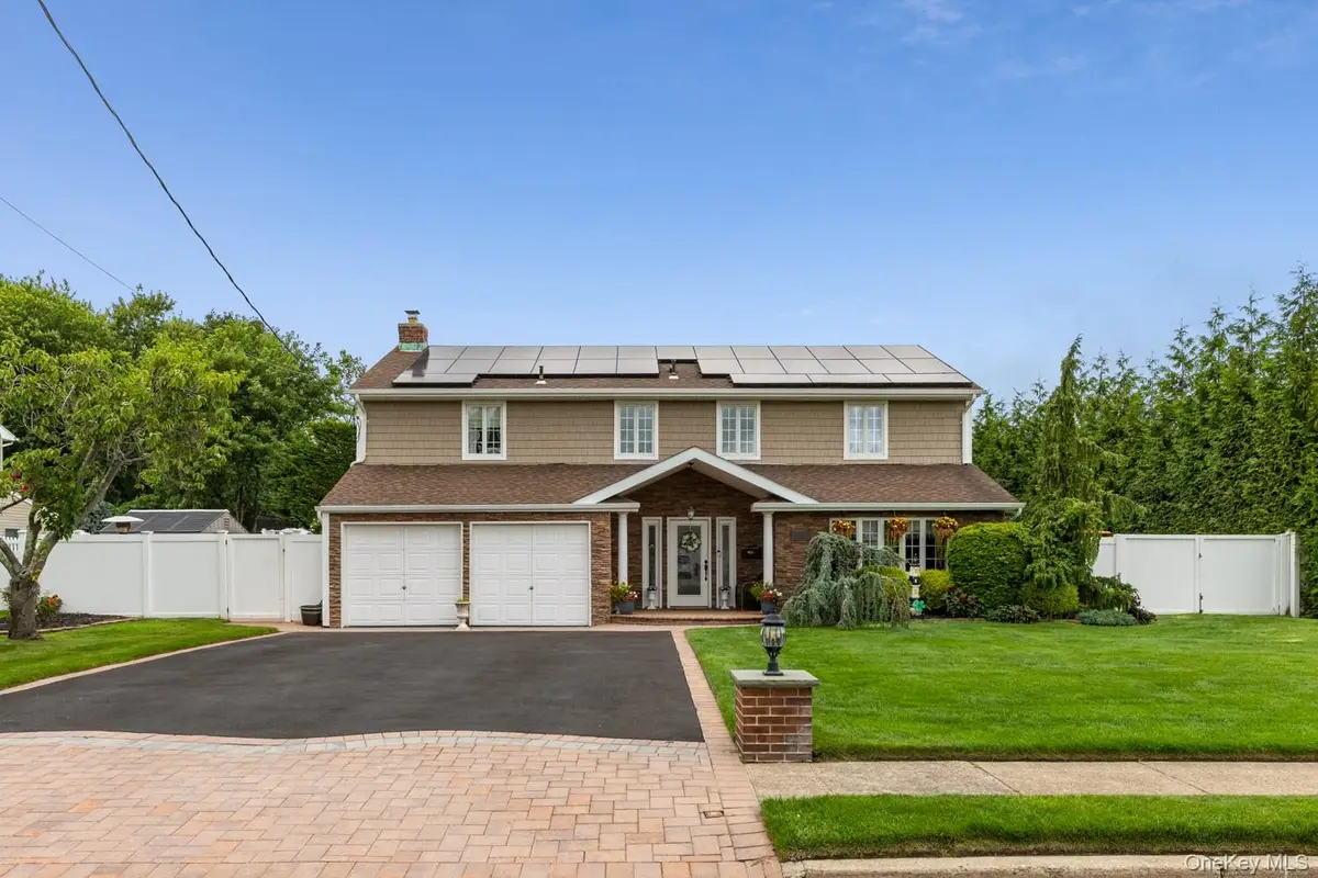 19 Clearwater Lane, West Islip, NY 11795 - #1