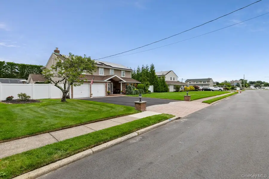 19 Clearwater Lane, West Islip, NY 11795 - #2