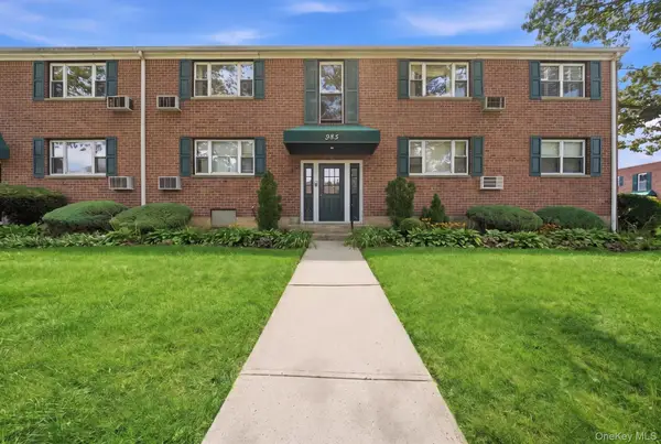 985 Fenwood Drive #3, Valley Stream, NY 11580