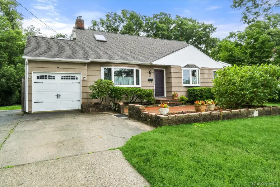 31 Eastwood Drive, North Babylon, NY 11703 - #3