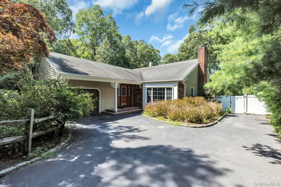 29 Columbine Avenue N, Hampton Bays, NY 11946 - #2