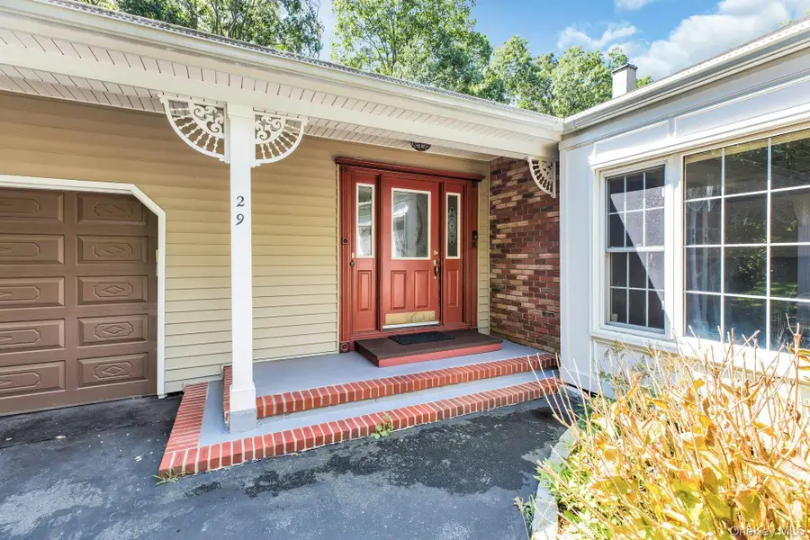 29 Columbine Avenue N, Hampton Bays, NY 11946 - #3