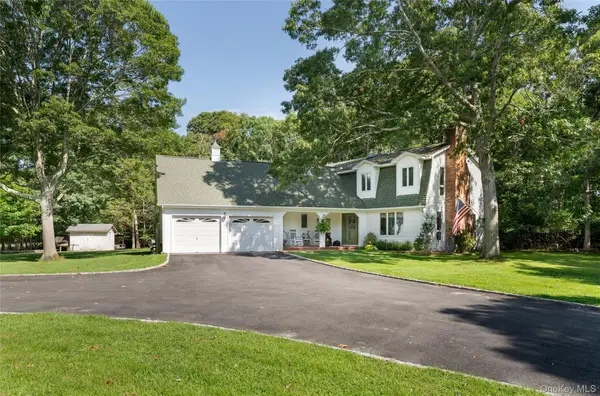 21 Bay Avenue W, Hampton Bays, NY 11946