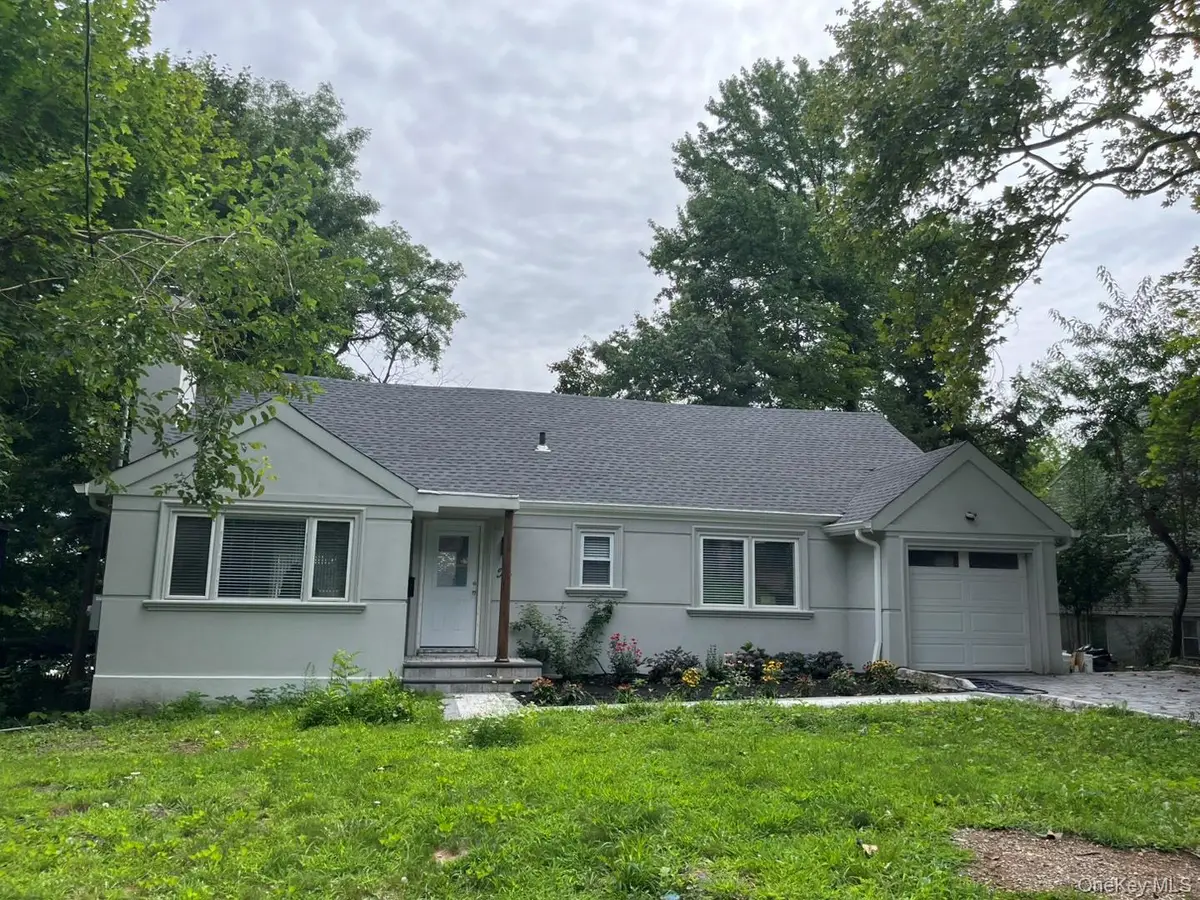 10 W Terrace Road, Great Neck, NY 11021 - #1