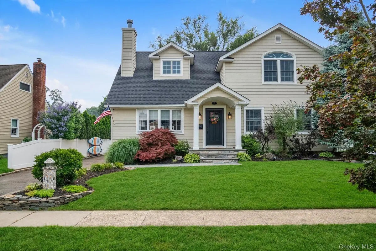 15 James Avenue, East Norwich, NY 11732 - #1