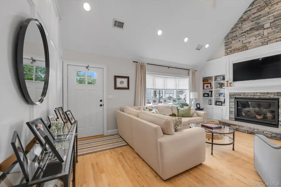 15 James Avenue, East Norwich, NY 11732 - #2