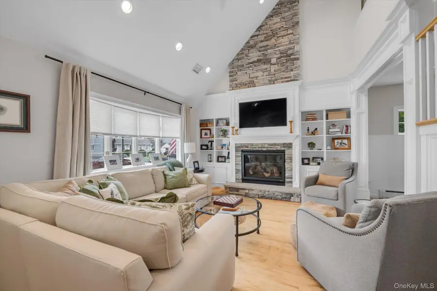 15 James Avenue, East Norwich, NY 11732 - #3