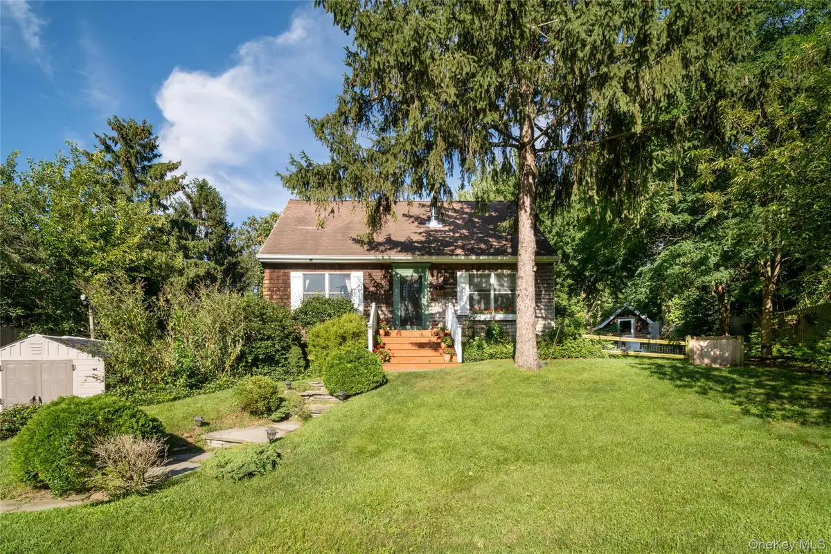 19 Washington Avenue E, Hampton Bays, NY 11946 - #1
