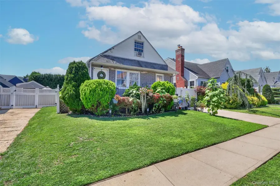 1069 Phoebe Street, Franklin Square, NY 11010 - #3