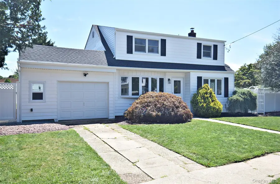 112 Raynor Street, West Babylon, NY 11704 - #2