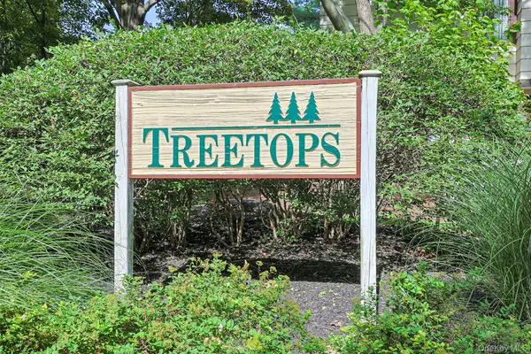 279 Treetop Circle, Nanuet, NY 10954