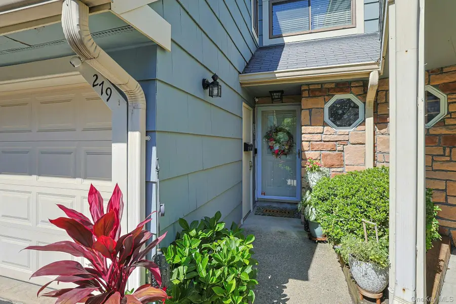 279 Treetop Circle, Nanuet, NY 10954 - #2