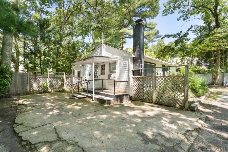 141 W Neck Road, Southampton, NY 11968 - #2