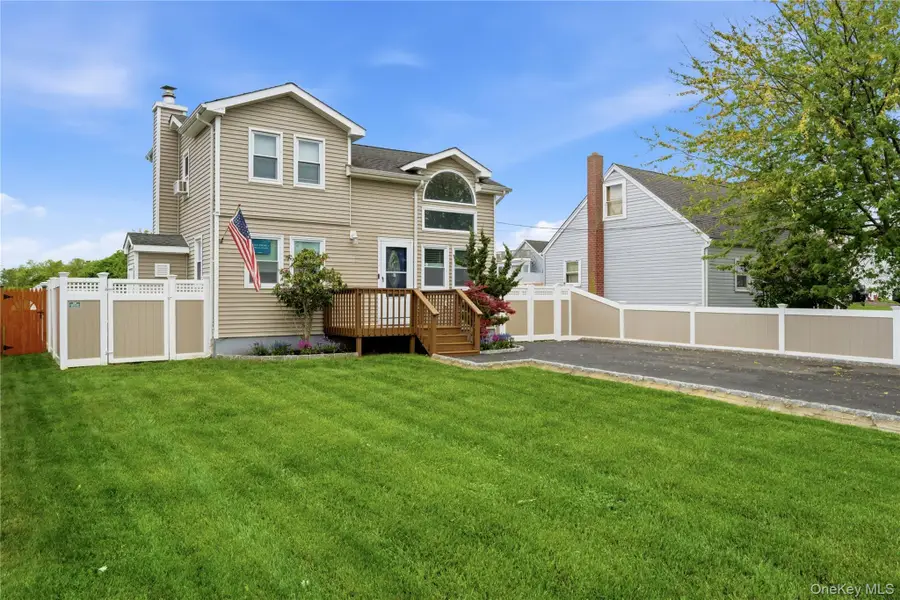 24 Peters Drive, Shirley, NY 11967 - #2