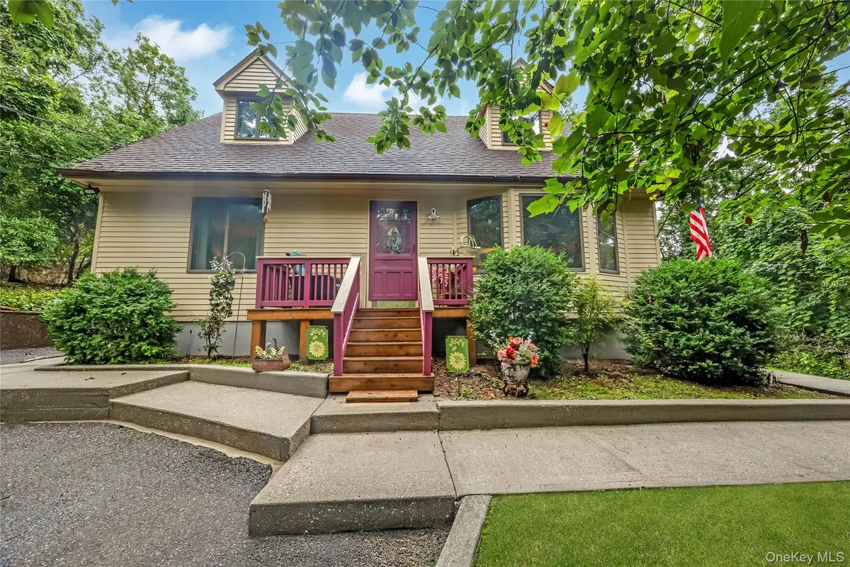 21 Sams Path, Rocky Point, NY 11778 - #1