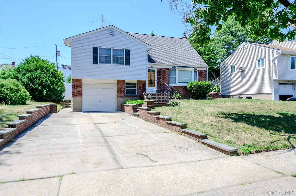 87 Central Park Road, Plainview, NY 11803 - #1