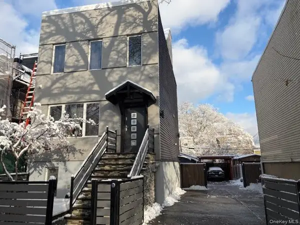 71-61 70th St, Glendale, NY 11385