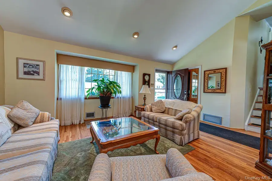 10 Meredith Drive, Greenlawn, NY 11740 - #3