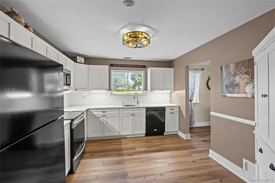 416 Lindsay Lane, Moriches, NY 11955 - #3
