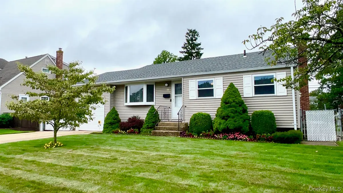 23 Franklin Street, Islip, NY 11751 - #1