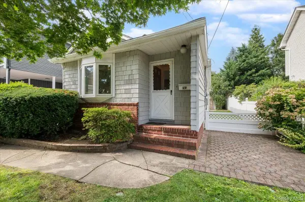 1915 Carroll Avenue, Merrick, NY 11566