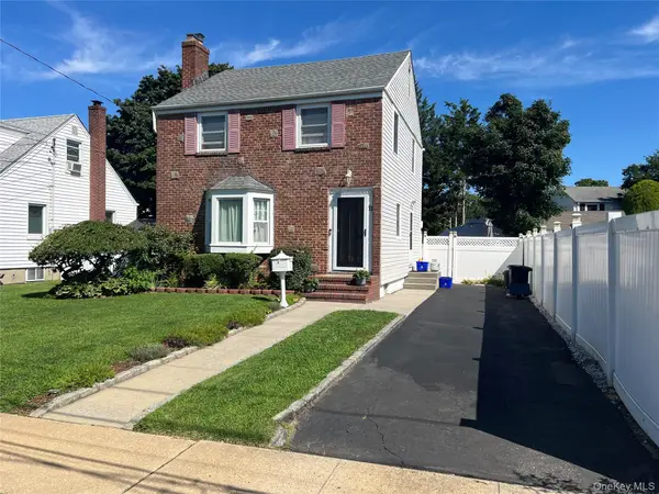 11 Bonaparte Place, Baldwin, NY 11510