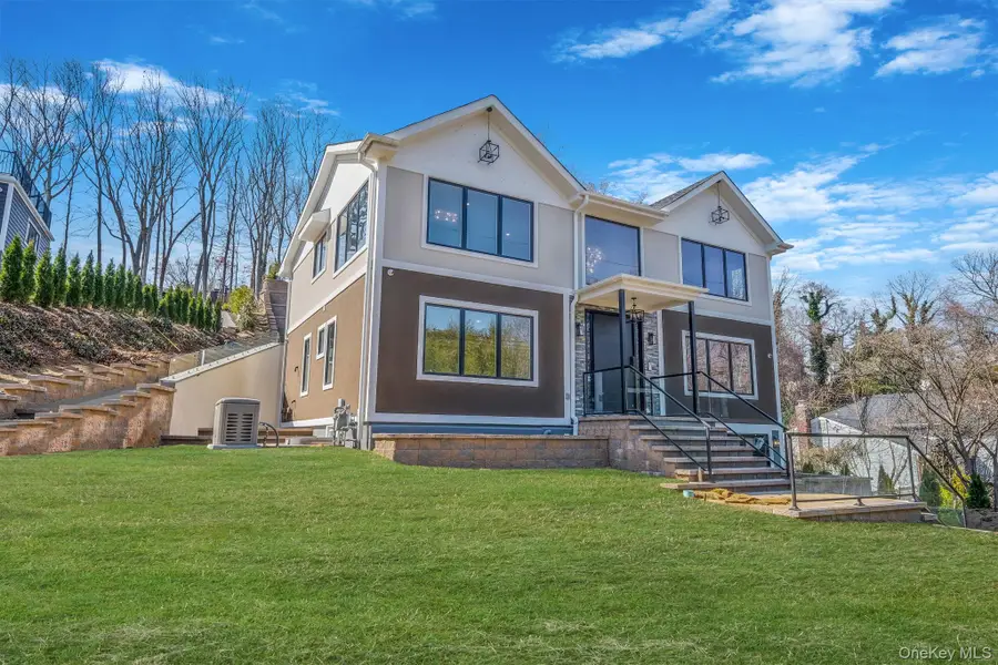 150 Sugar Toms Lane, East Norwich, NY 11732 - #2