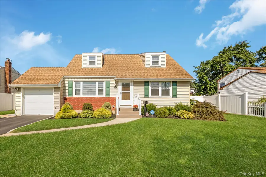 117 Midwood Avenue, Farmingdale, NY 11735 - #2