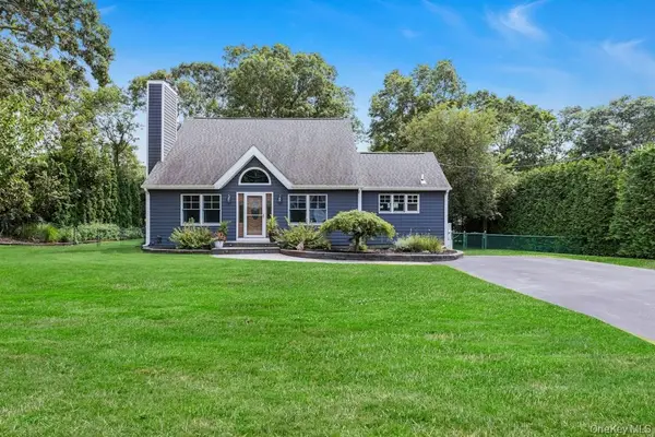 111 W Tiana Road, Hampton Bays, NY 11946