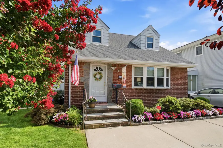 24 Broadmoor Lane, Westbury, NY 11590 - #3