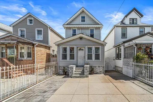 9039 201st Street, Hollis, NY 11423
