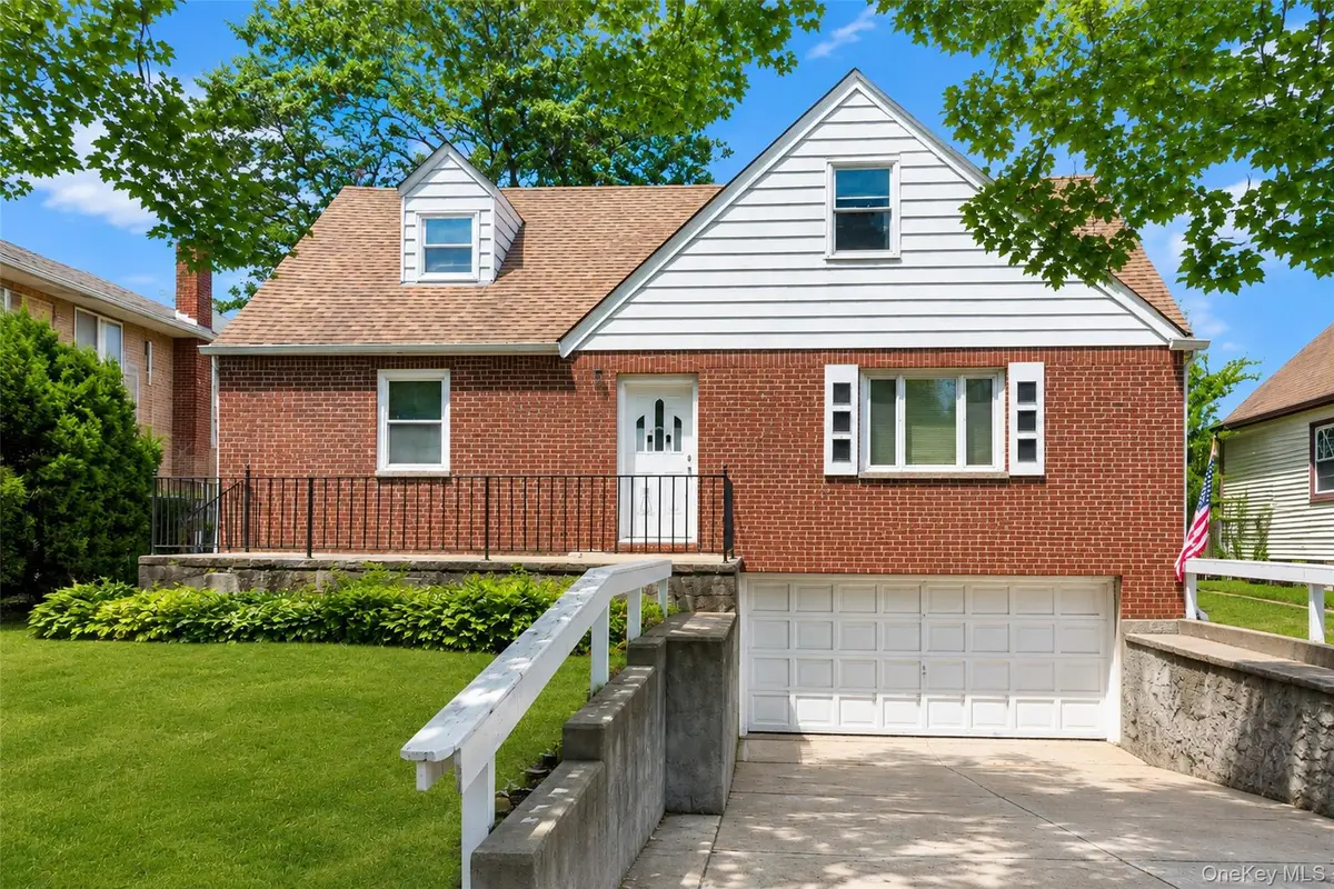 325 W Valley Stream Boulevard, Valley Stream, NY 11580 - #1