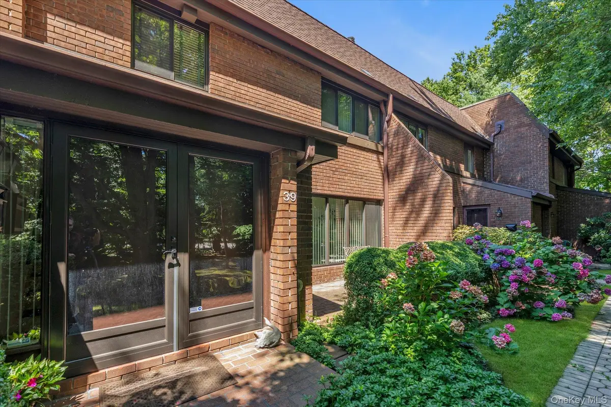 39 Spring Hollow, Roslyn, NY 11576 - #1