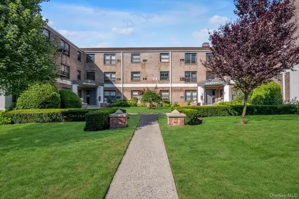 2 W Mill Drive #1B, Great Neck, NY 11021
