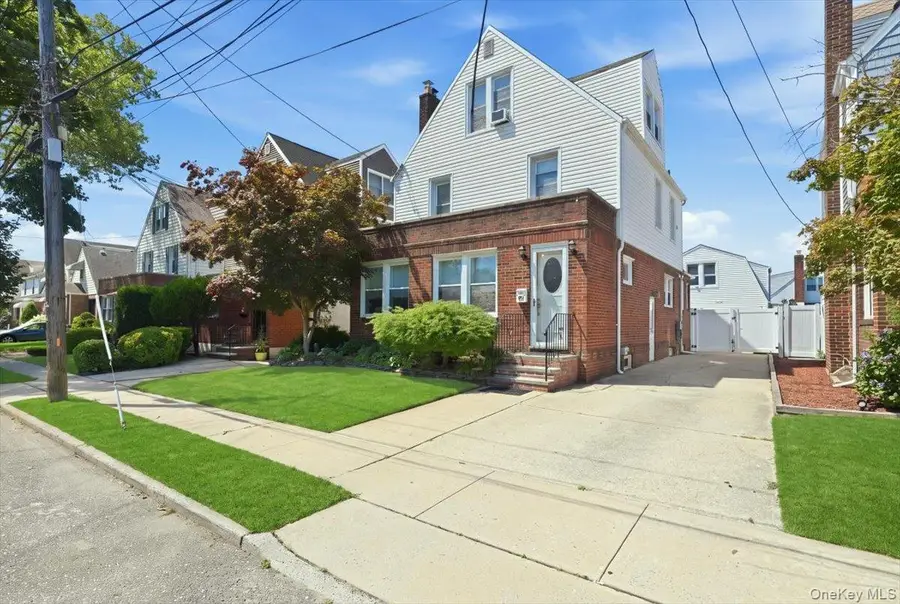 547 N 11th Street, New Hyde Park, NY 11040 - #3