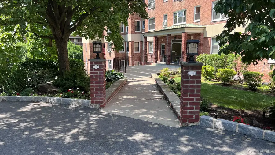 290 Collins Avenue #4C, Fleetwood, NY 10552 - #2