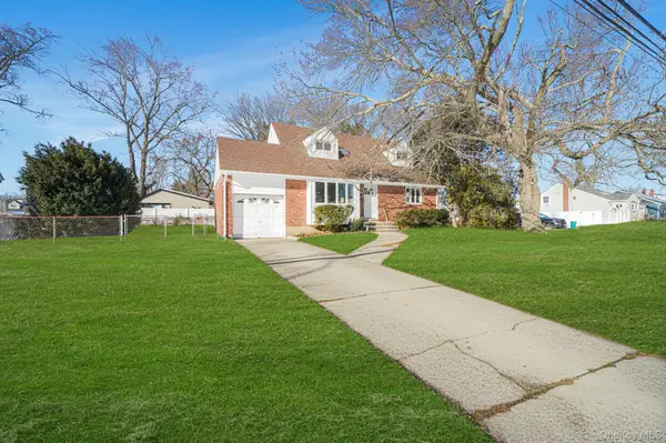 182 W 17th Street, Deer Park, NY 11729