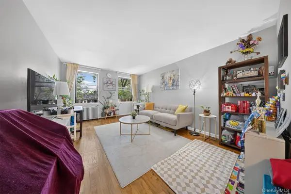 215-43 48th Ave #3E, Bayside, NY 11361