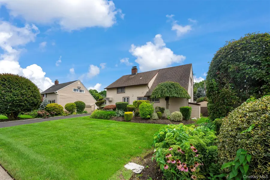 77 Pilgrim Lane, Westbury, NY 11590 - #2