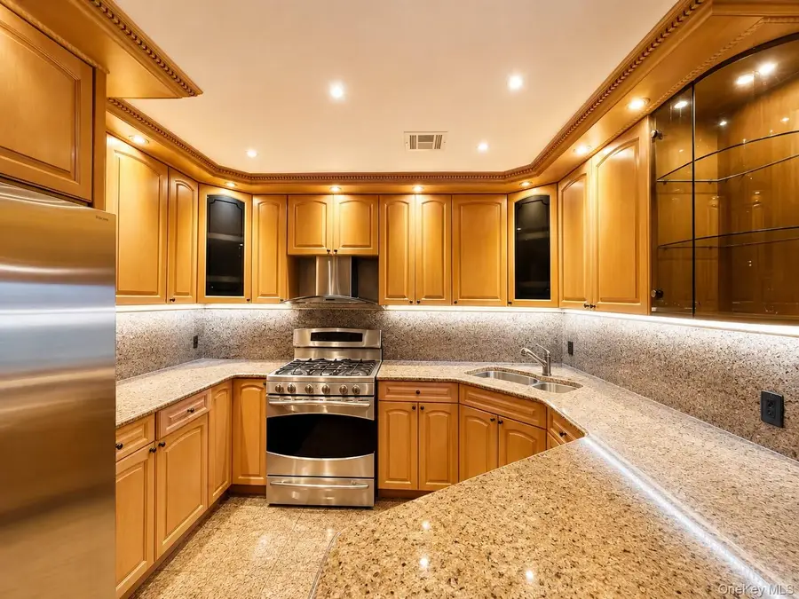 822 Dean Avenue, Bronx, NY 10465 - #2