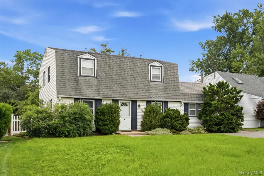 21 Appletree Lane, Carle Place, NY 11514 - #3