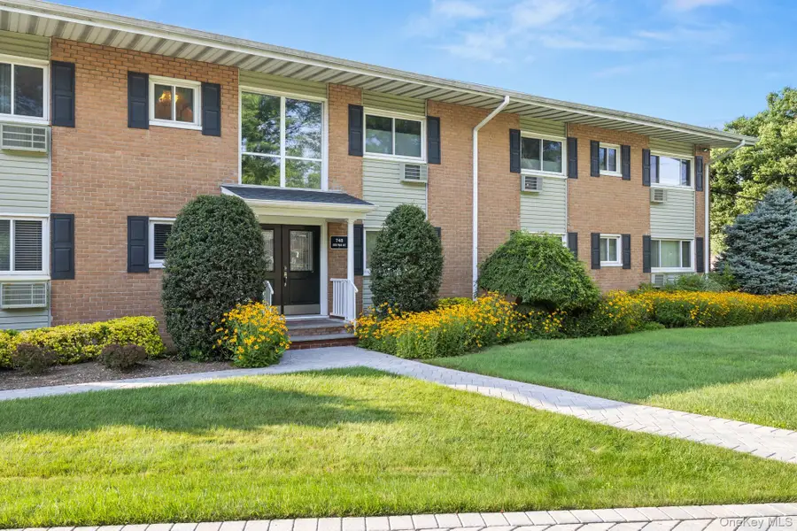 748 Deer Park Avenue #7H, North Babylon, NY 11703 - #3
