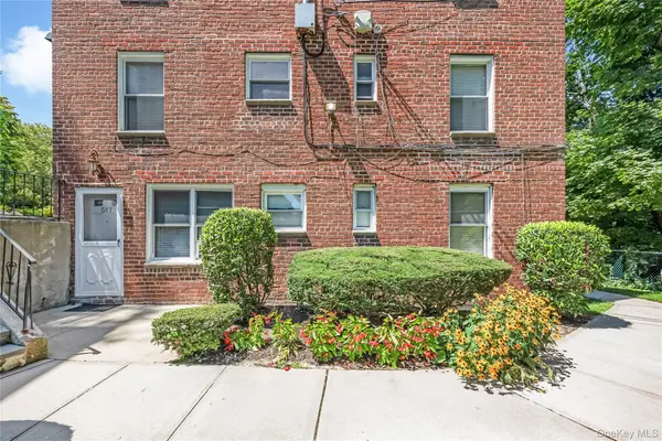 51 Edwards Street #T, Roslyn Heights, NY 11577