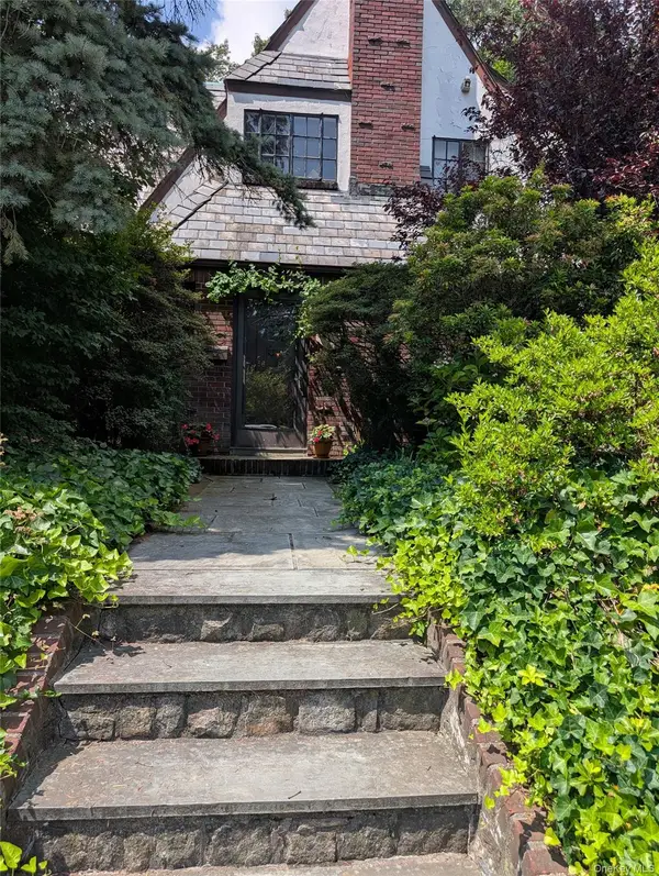 8654 Somerset Avenue, Jamaica Estates, NY 11432