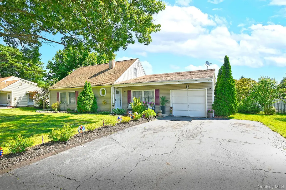 29 Torrey Pine Lane, Medford, NY 11763 - #1