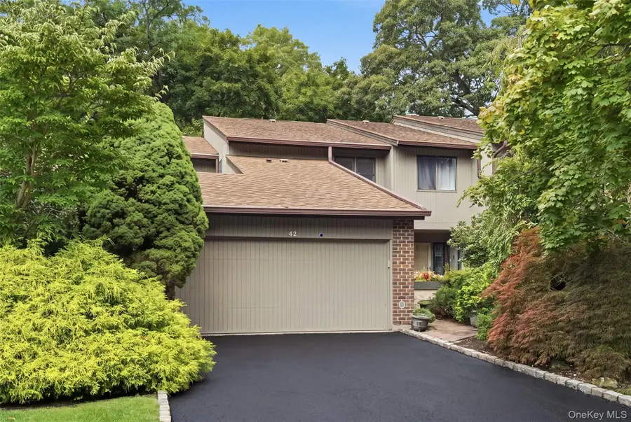 42 Country Club Drive, Jericho, NY 11753 - #2