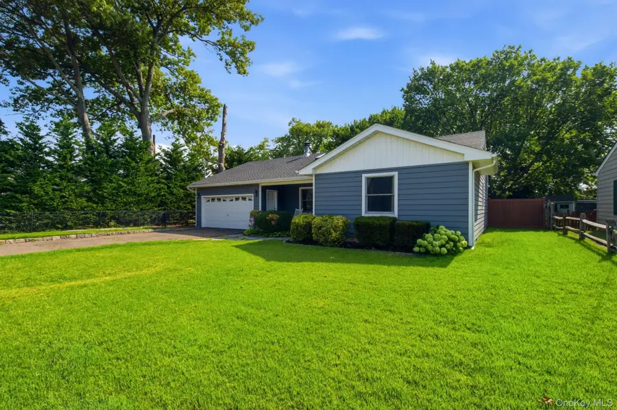 65 Jervis Avenue, Copiague, NY 11726 - #3