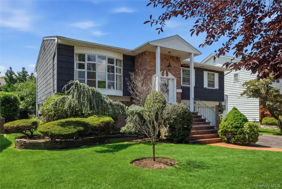 18 Valley Lane E, Valley Stream, NY 11581 - #2