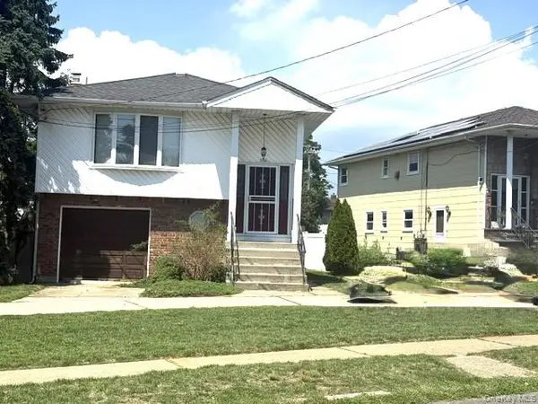 1156 Midway Court, Franklin Square, NY 11010